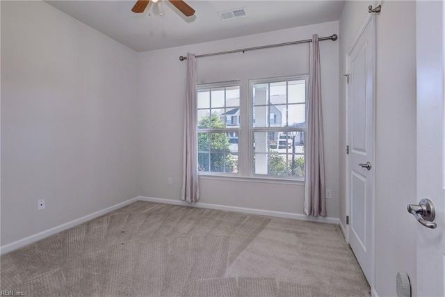 306 Oak Hill LN, Smithfield, VA 23430