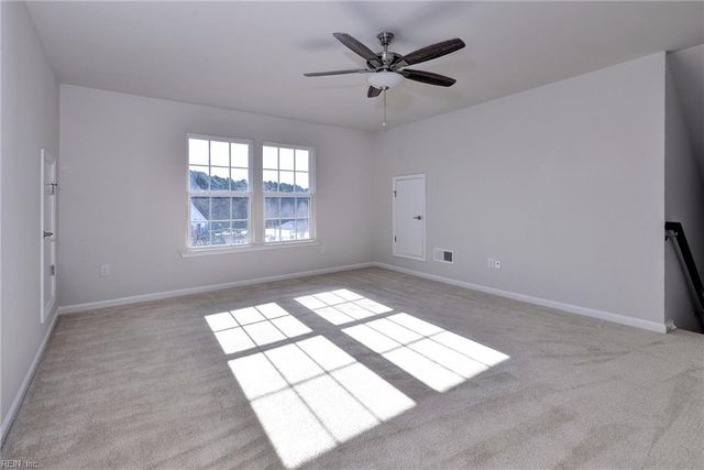 306 Oak Hill LN, Smithfield, VA 23430