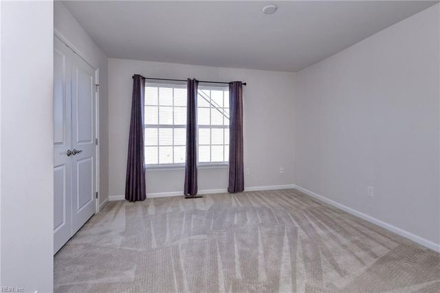 306 Oak Hill LN, Smithfield, VA 23430