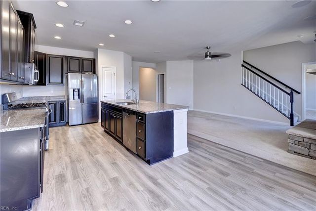 306 Oak Hill LN, Smithfield, VA 23430