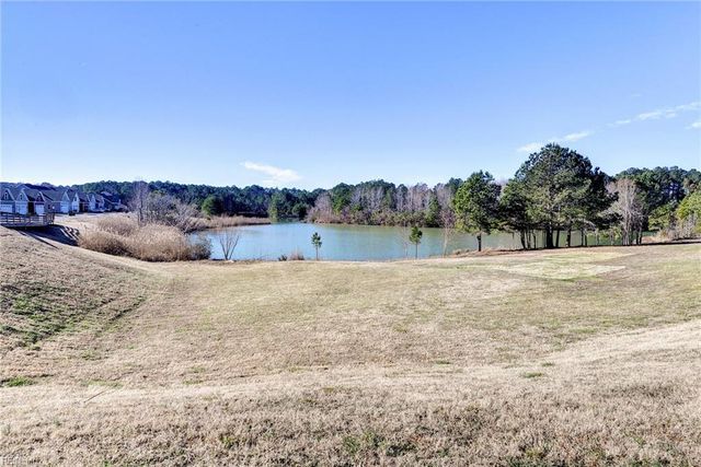 306 Oak Hill LN, Smithfield, VA 23430