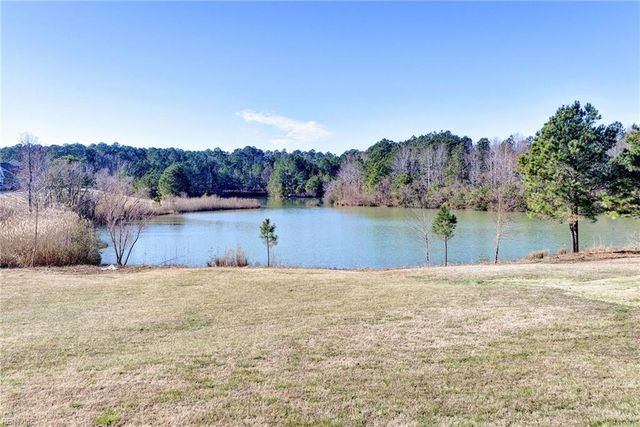 306 Oak Hill LN, Smithfield, VA 23430