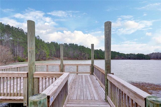 306 Oak Hill LN, Smithfield, VA 23430