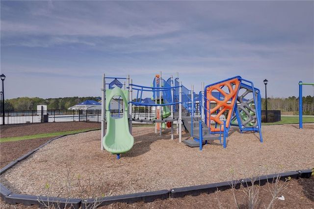 306 Oak Hill LN, Smithfield, VA 23430