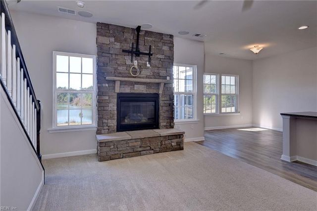 306 Oak Hill LN, Smithfield, VA 23430