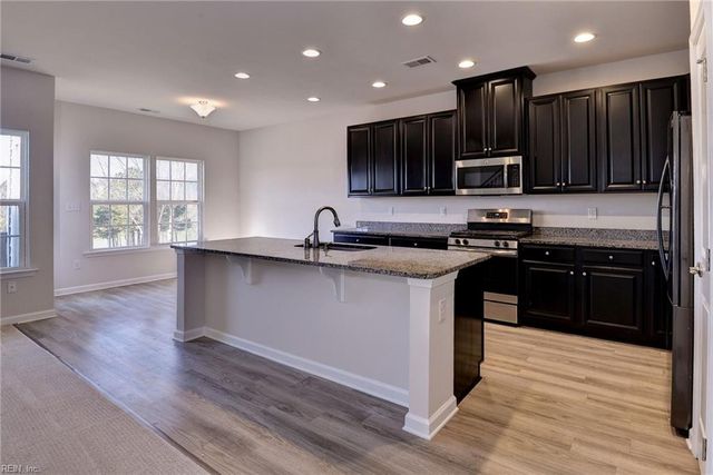 306 Oak Hill LN, Smithfield, VA 23430