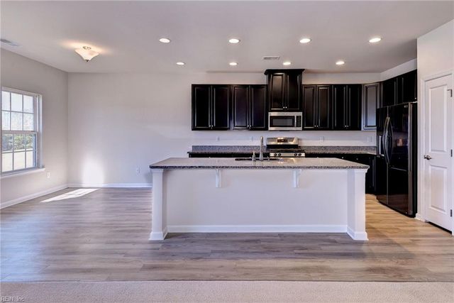 306 Oak Hill LN, Smithfield, VA 23430