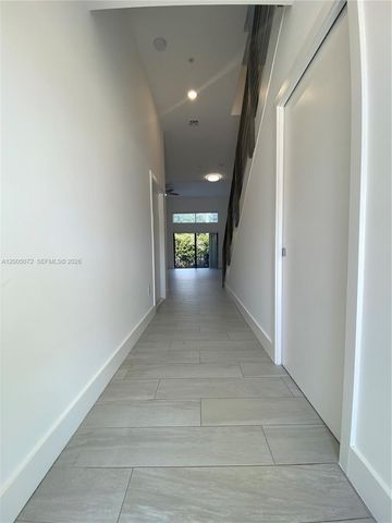 909 NW 45th Ter, Plantation, FL 33317