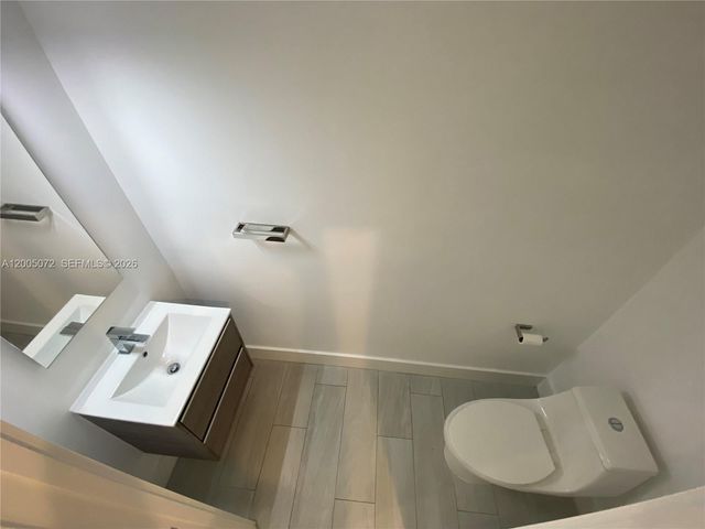 909 NW 45th Ter, Plantation, FL 33317