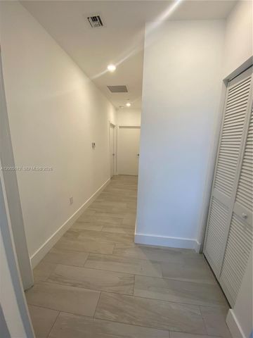909 NW 45th Ter, Plantation, FL 33317