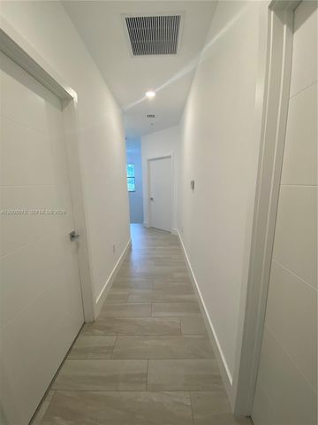 909 NW 45th Ter, Plantation, FL 33317