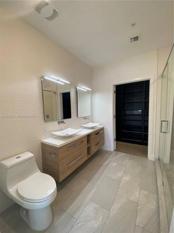 909 NW 45th Ter, Plantation, FL 33317