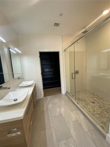 909 NW 45th Ter, Plantation, FL 33317