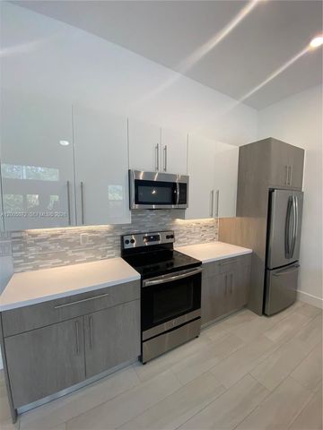 909 NW 45th Ter, Plantation, FL 33317