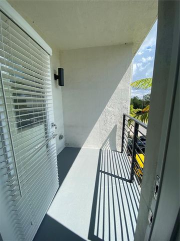 909 NW 45th Ter, Plantation, FL 33317