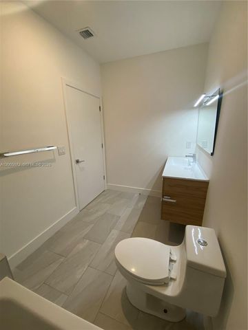 909 NW 45th Ter, Plantation, FL 33317