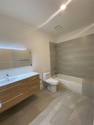909 NW 45th Ter, Plantation, FL 33317