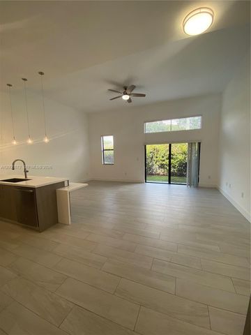 909 NW 45th Ter, Plantation, FL 33317