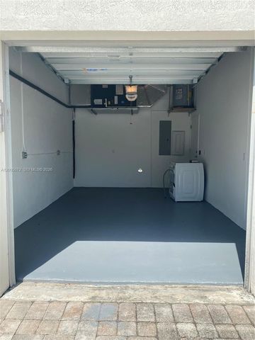 909 NW 45th Ter, Plantation, FL 33317
