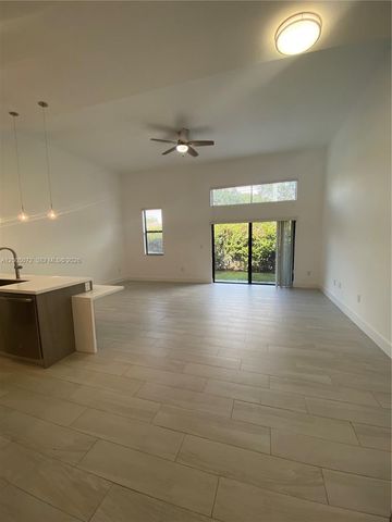 909 NW 45th Ter, Plantation, FL 33317