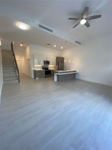 909 NW 45th Ter, Plantation, FL 33317