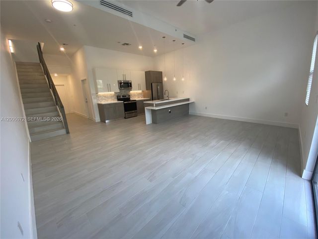 909 NW 45th Ter, Plantation, FL 33317