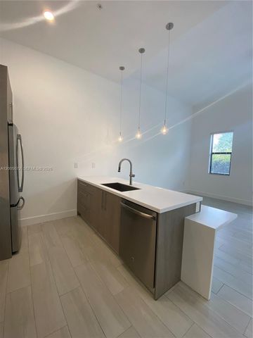 909 NW 45th Ter, Plantation, FL 33317