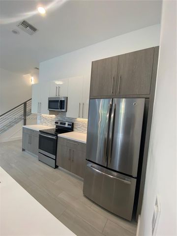 909 NW 45th Ter, Plantation, FL 33317