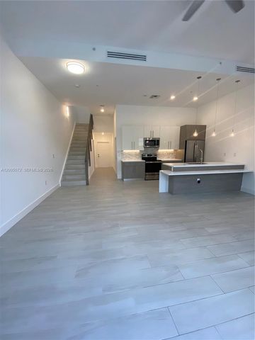909 NW 45th Ter, Plantation, FL 33317