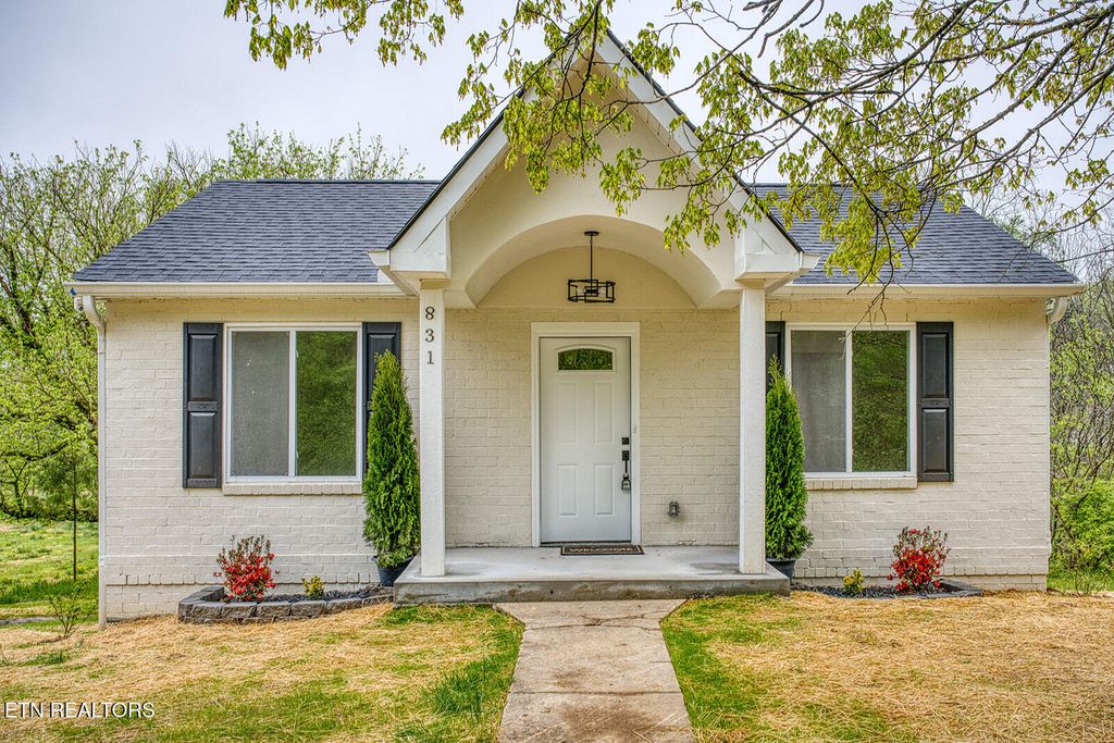 831 W Ford Valley Rd, Knoxville, TN 37920