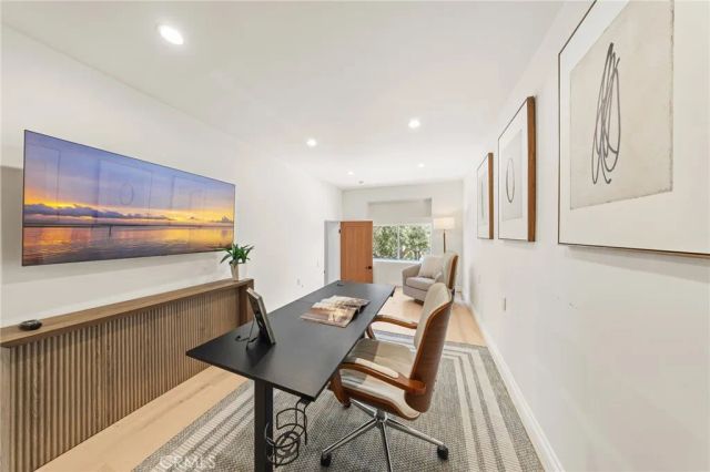 2927 Park Center, Los Angeles, CA 90068