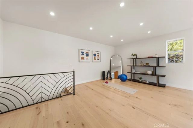 2927 Park Center, Los Angeles, CA 90068