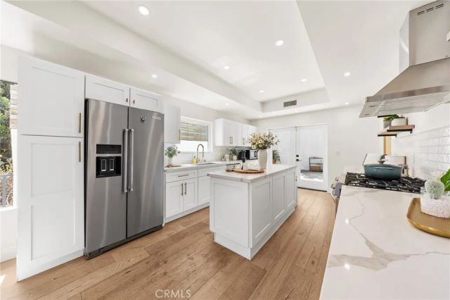 2927 Park Center, Los Angeles, CA 90068