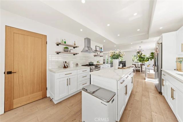 2927 Park Center, Los Angeles, CA 90068