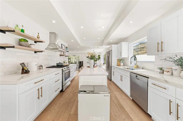2927 Park Center, Los Angeles, CA 90068