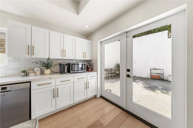 2927 Park Center, Los Angeles, CA 90068