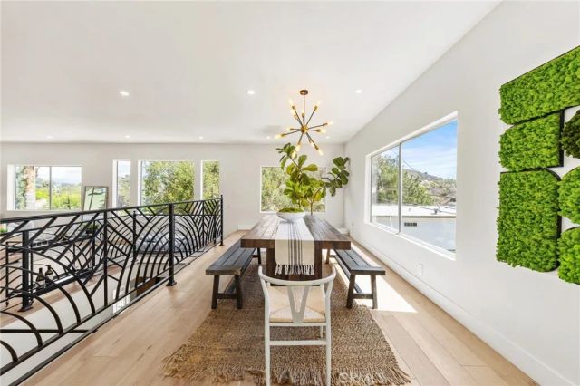 2927 Park Center, Los Angeles, CA 90068