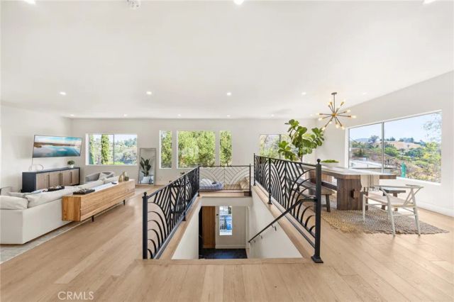 2927 Park Center, Los Angeles, CA 90068