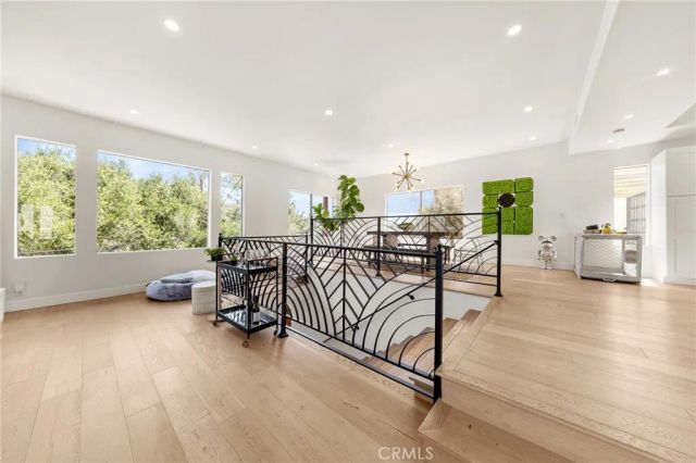 2927 Park Center, Los Angeles, CA 90068