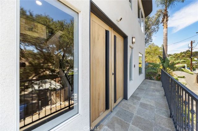 2927 Park Center, Los Angeles, CA 90068