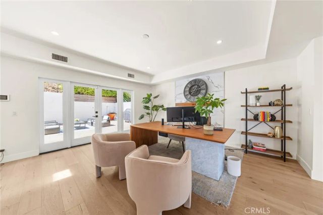 2927 Park Center, Los Angeles, CA 90068