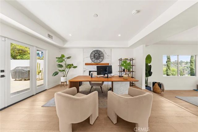 2927 Park Center, Los Angeles, CA 90068