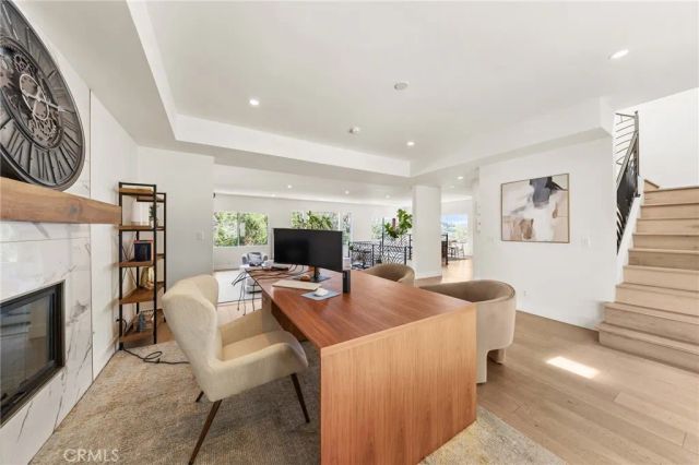 2927 Park Center, Los Angeles, CA 90068
