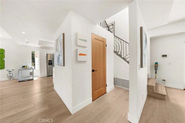 2927 Park Center, Los Angeles, CA 90068