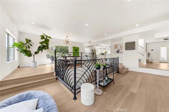 2927 Park Center, Los Angeles, CA 90068