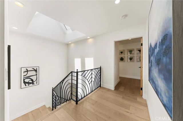 2927 Park Center, Los Angeles, CA 90068