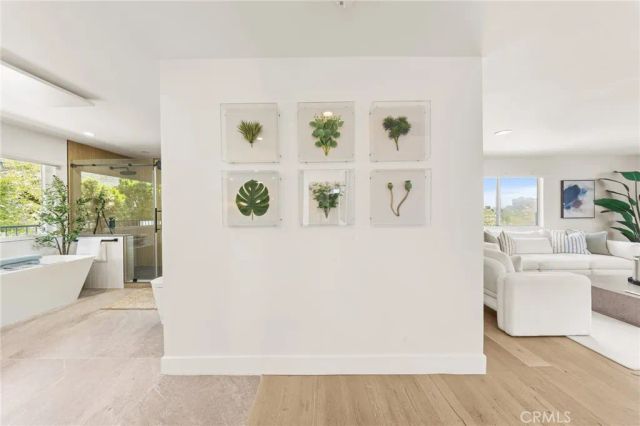 2927 Park Center, Los Angeles, CA 90068