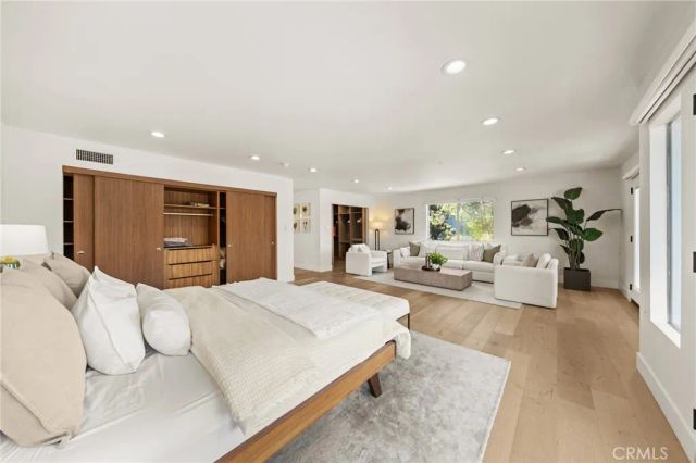 2927 Park Center, Los Angeles, CA 90068