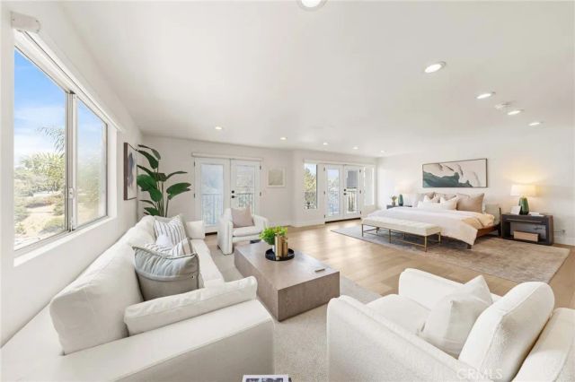 2927 Park Center, Los Angeles, CA 90068