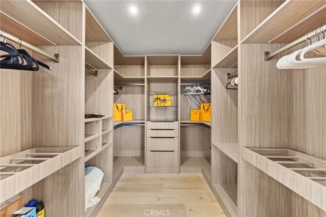 2927 Park Center, Los Angeles, CA 90068